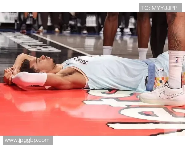 马刺与黄蜂激战正酣2月15日精彩对决引发球迷热议